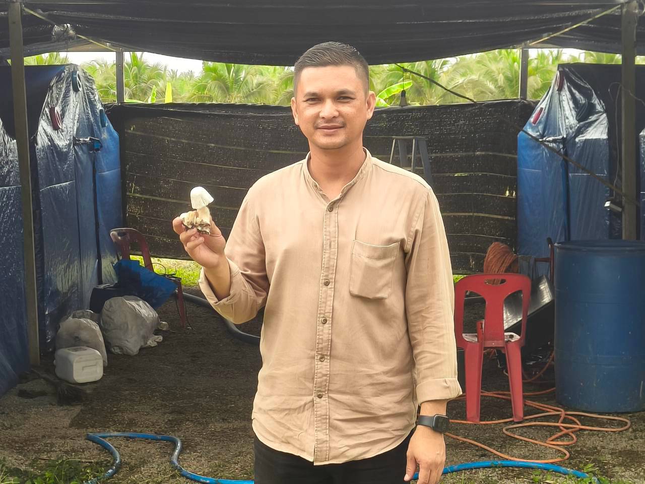  พช.กุยบุรี ดันของดีชุมชน! ลงพื้นที่หนุน “123 ฟาร์มเห็ดฟาง” ขึ้นทะเบียน OTOP เพิ่มโอกาสทางการตลาด สร้างมูลค่าสินค้าท้องถิ่น