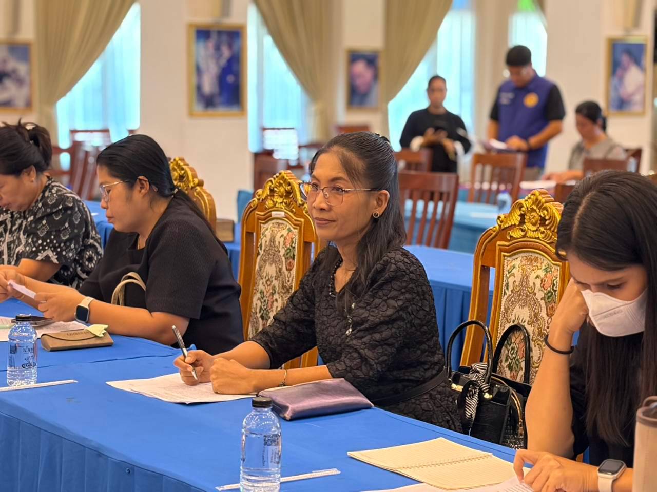 พช.กุยบุรี ร่วมประชุมเตรียมความพร้อม ซักซ้อมแนวทางจัดพิธีถวายดอกไม้จันทน์ อำเภอกุยบุรี จังหวัดประจวบคีรีขันธ์