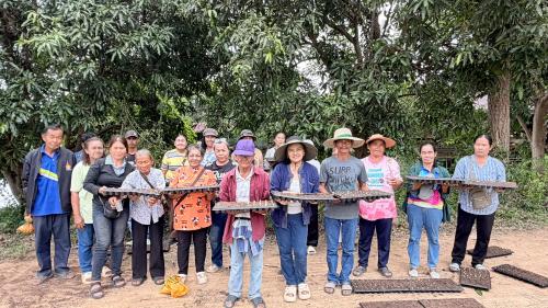 พช.กุยบุรี ลงพื้นที่ขับเคลื่อนกิจกรรมสร้างความมั่นคงทางอาหาร เสริมทักษะอาชีพ สร้างโอกาสให้ครัวเรือนเป้าหมาย 